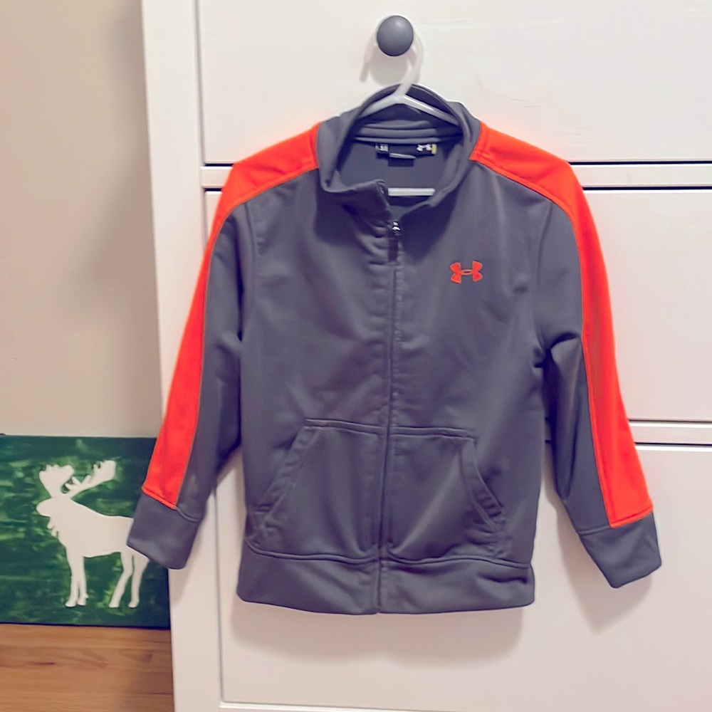 Under Armour Boys’ Jacket Wind Breaker in Dark Grey with Orange Trim Size 3T
